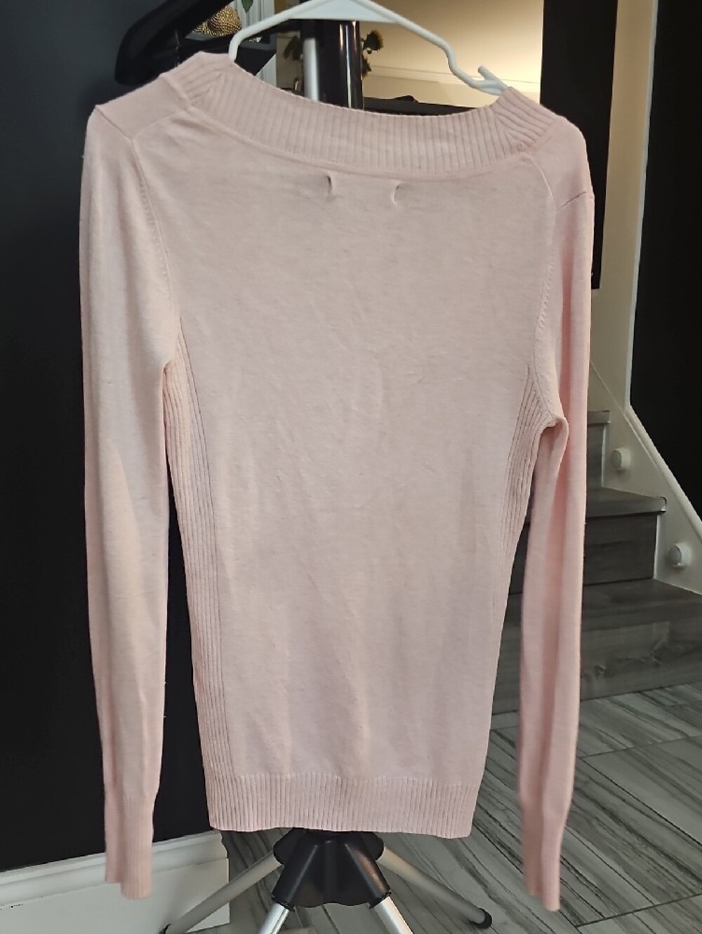 Cute and stylish 4-piece women’s sweater bundle featuring Express, Venus, and LC - Picture 2 of 13